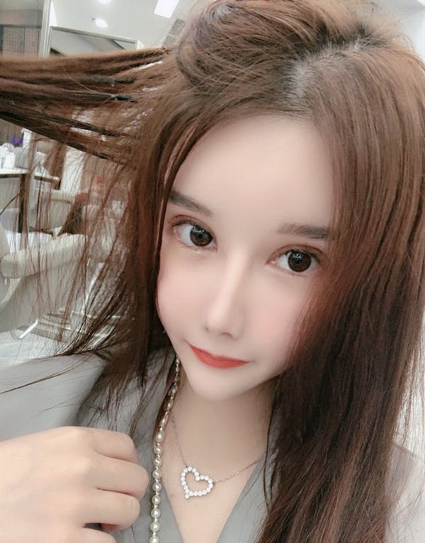 巴黎围经纪人微信